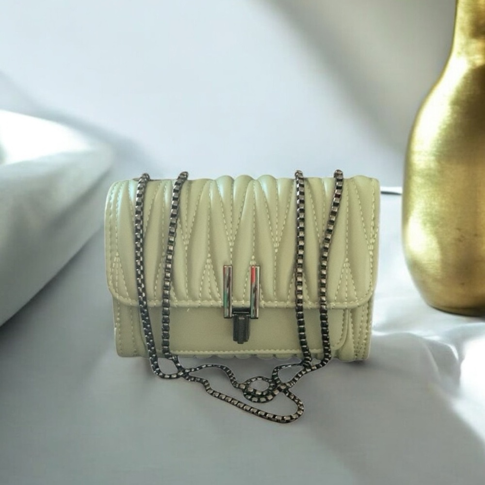 Chain Crossbody box style purse